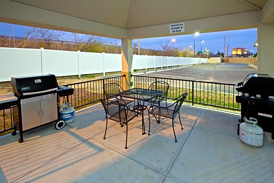 Candlewood Suites Indianapolis East, an IHG Hotel