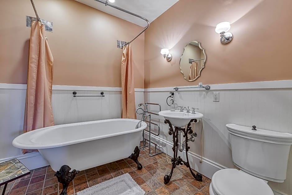 Monroe Manor Inn