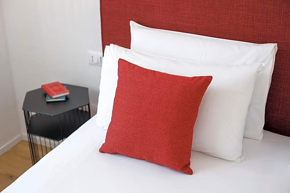 ELECTRIC Rooms & Suites