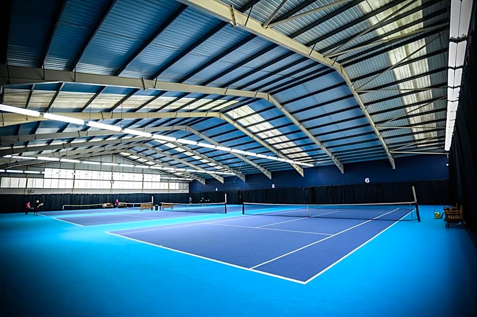 The Essex Golf & Country Club Hotel