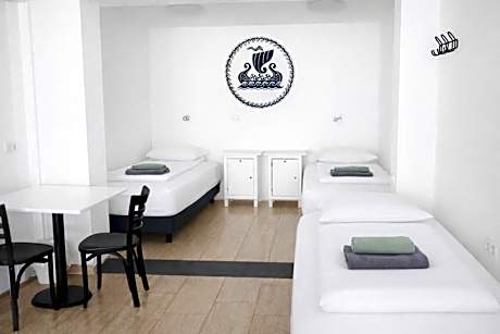 Bed in 8-Bed Mixed Dormitory Room