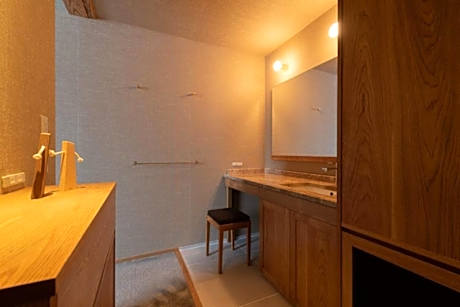 Moderate Twin Room with Shared Bathroom - Non-Smoking