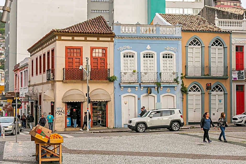 Studios Rio Branco by Viva - Prédio moderno, aptos com cama king-size no centro de Floripa