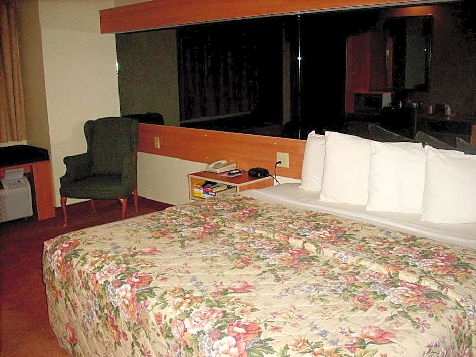 Western Skies Inn & Suites