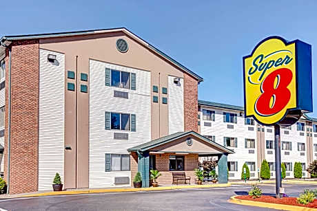 Super 8 by Wyndham Louisville Airport