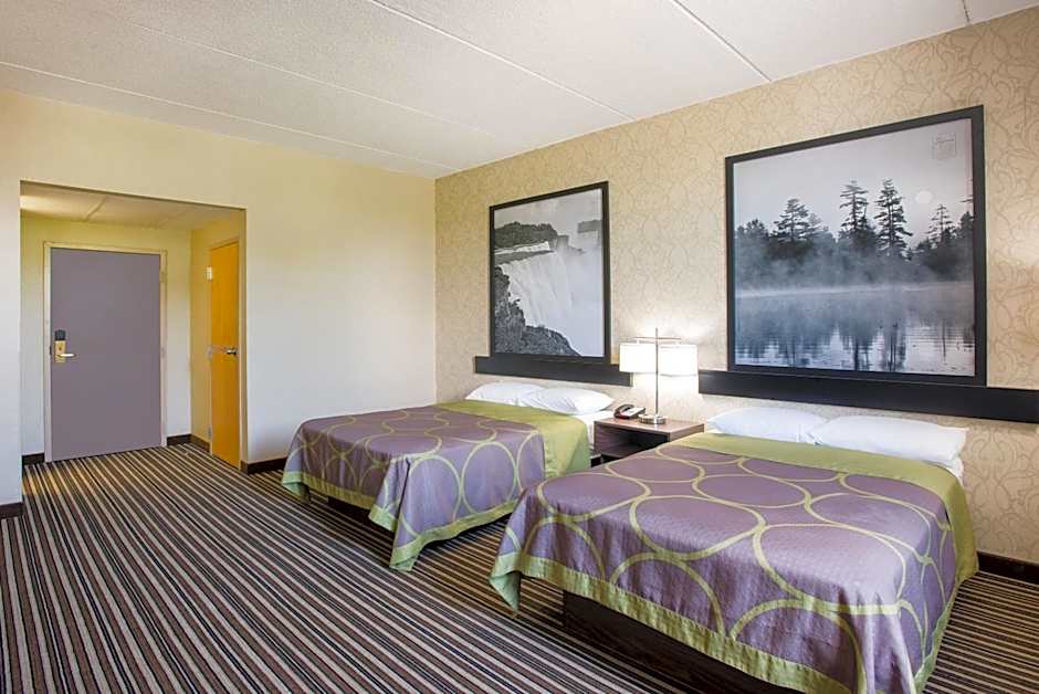 Super 8 by Wyndham Plattsburgh