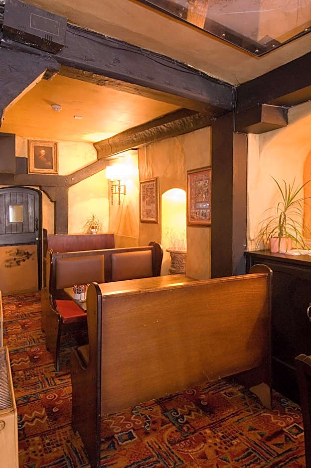 George & Pilgrims Hotel