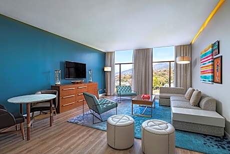 Queen's Park Suite, 1 Bedroom Larger Suite, 1 King, Island View