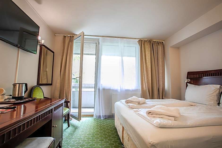 Hotel Attaché