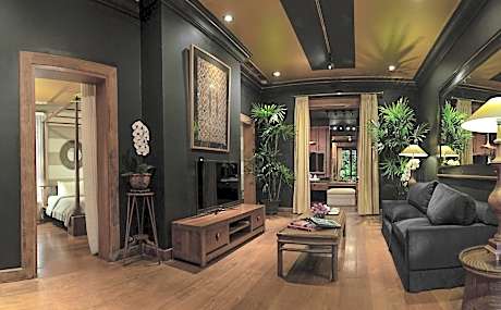 Premium Deluxe Pool Corner King Room