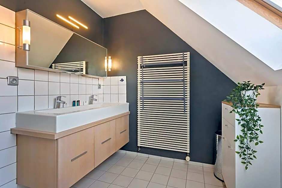 Huswell - Summer-house with sunny garden nearby beach