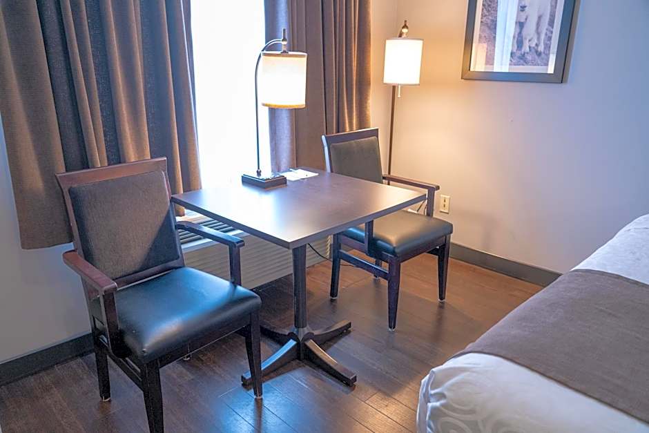 Pocaterra Inn & Waterslide