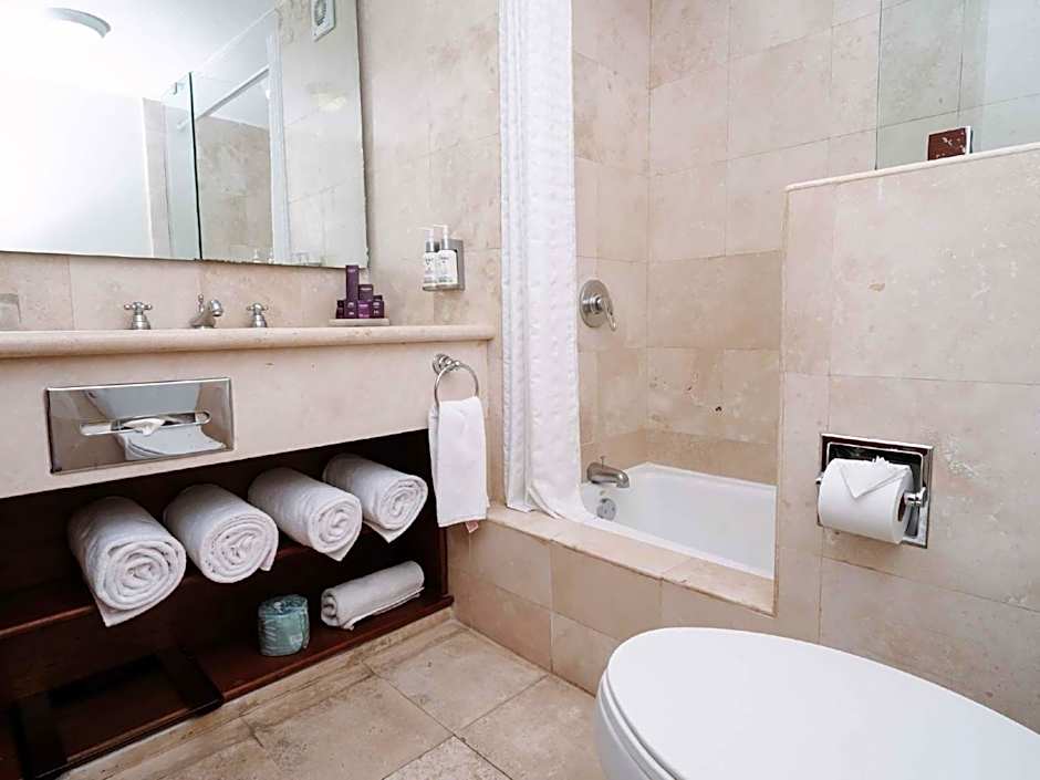 HS HOTSSON Hotel Tampico