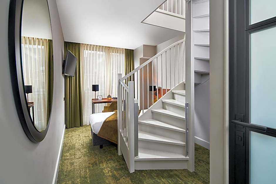 Boutique Hotel First City