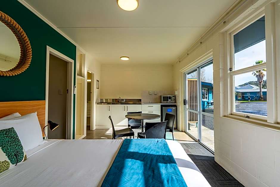 Photo 1 of 7 of 1 Bedroom Apartment