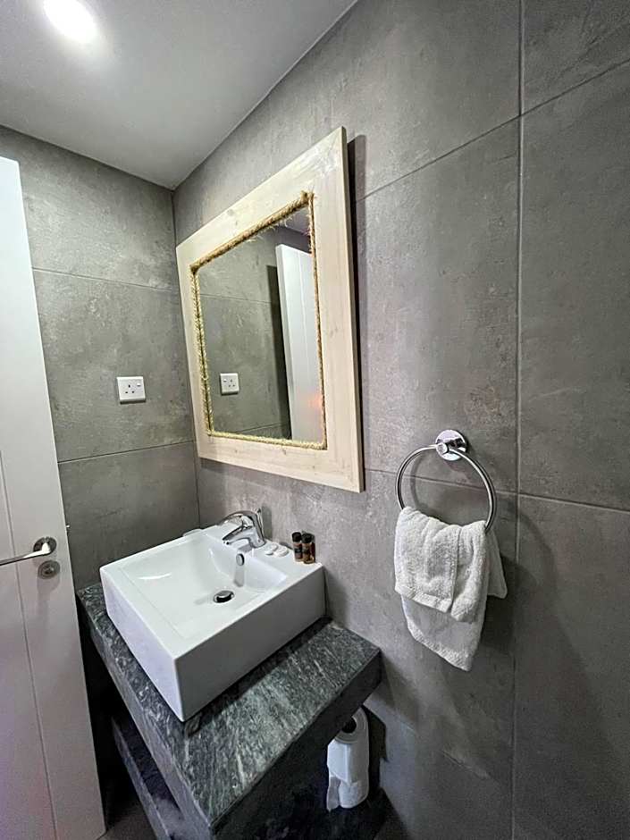 Ocean Dreams Suites - By the Harbour