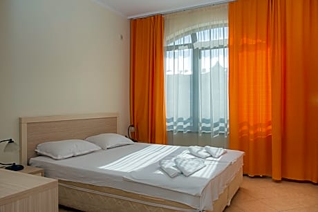 One-Bedroom Apartment with Pool View