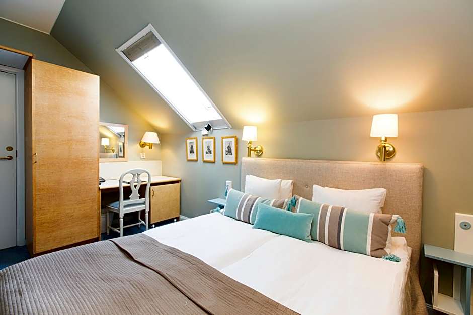 Collector's Lady Hamilton Hotel