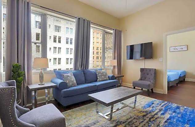Amazing Condos Beautiful View 2 Blocks To French Quarter, Small Rooftop Pool, Gym, Seanger Theater, Super Dome, And Bourbon St