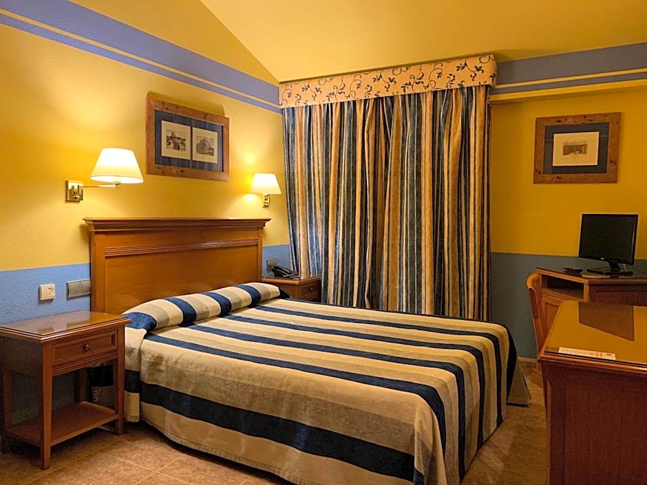 Photo 1 of 8 of 1 Double Bed or 2 Beds