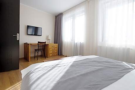 Suite with Balcony and Mountain View