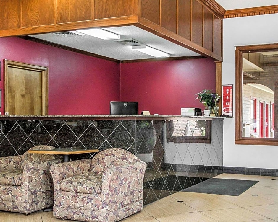 Econo Lodge Inn & Suites Enterprise