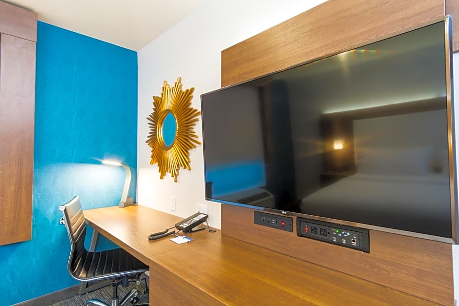 Holiday Inn Express Hollywood Walk of Fame By IHG