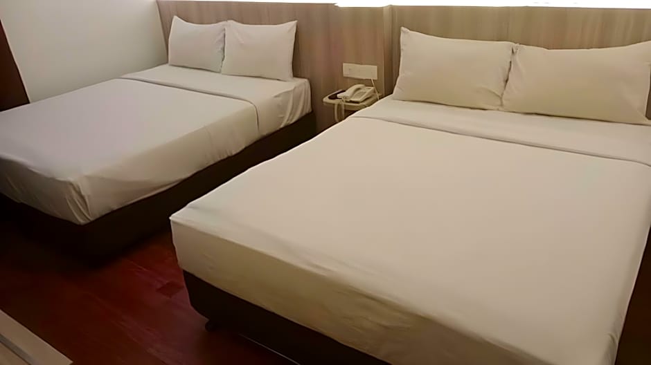 Photo 1 of 3 of Quadruple Room