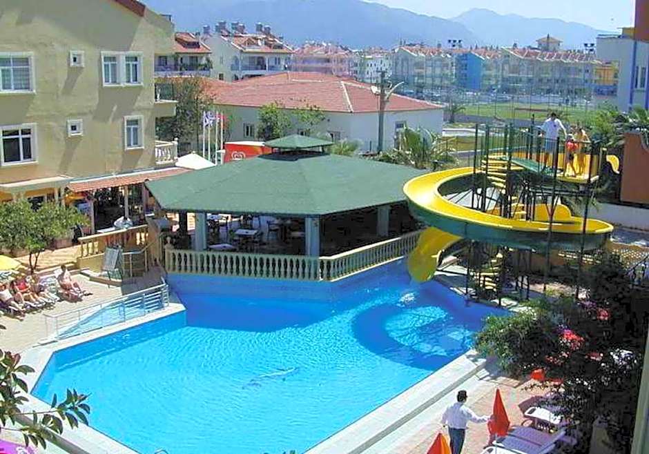 Maxwell Holiday Club