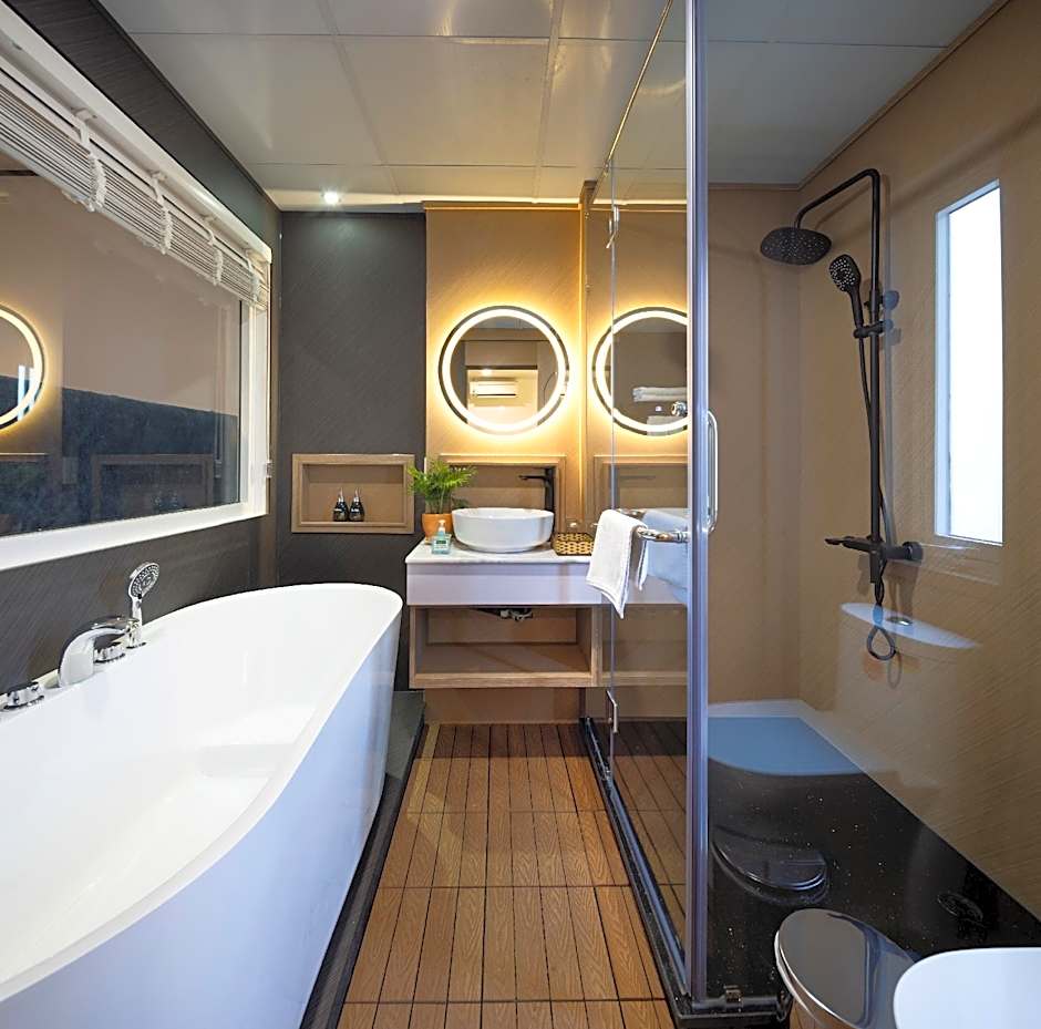 Viet Lotus Saigon Hotel