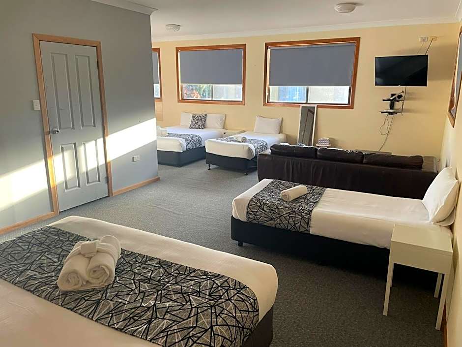 Coastal Bay Motel