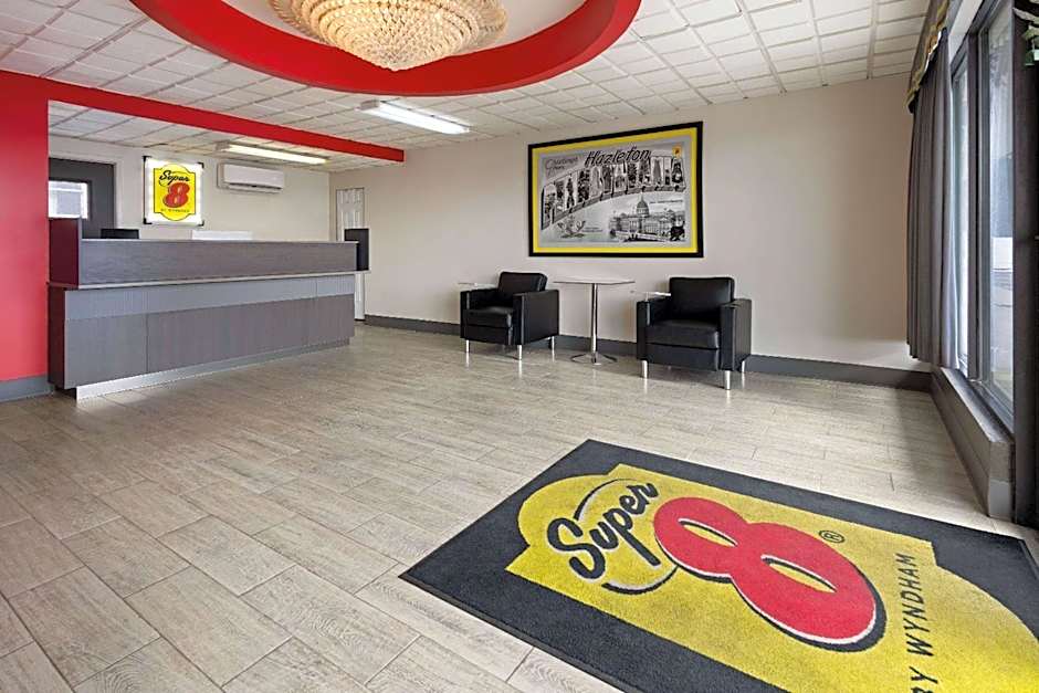 Super 8 by Wyndham Hazleton