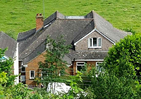 Healing Waters Sanctuary, Peaceful Retreat House, Glastonbury