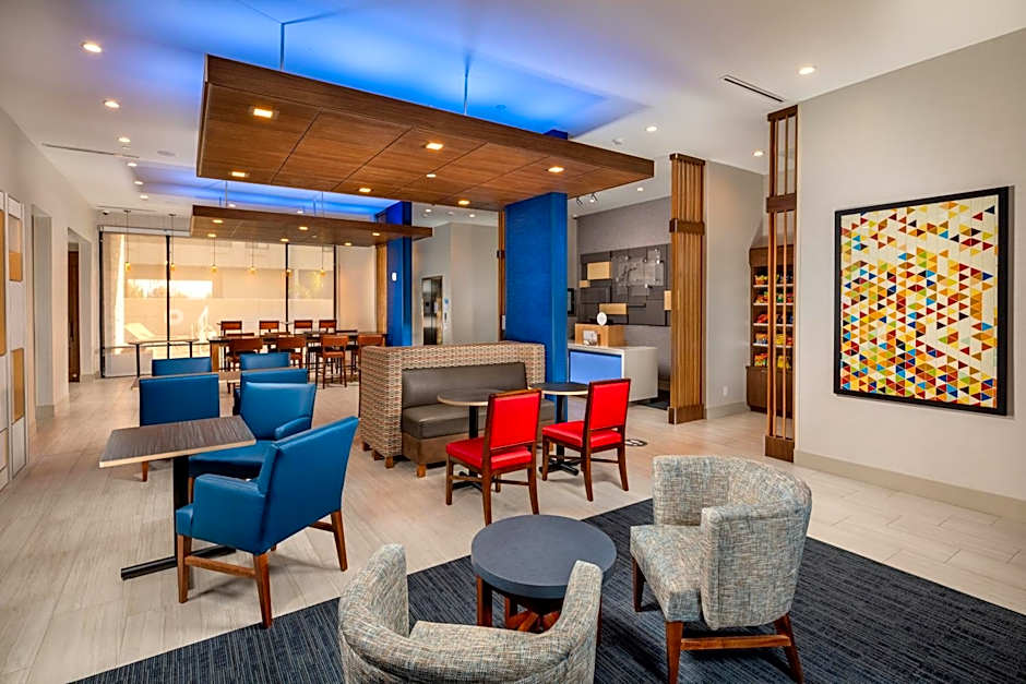 Holiday Inn Express and Suites Chatsworth By IHG