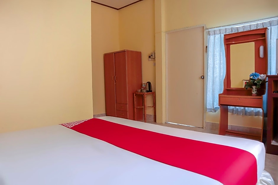 OYO 681 Paradise Hotel