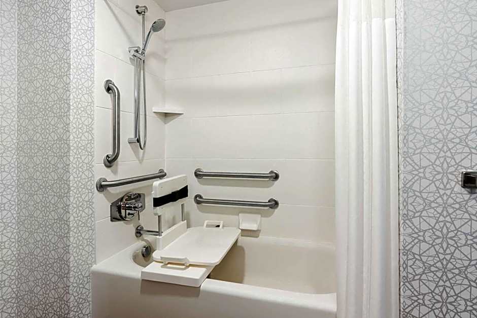 Hampton Inn By Hilton & Suites Bellingham Airport, WA