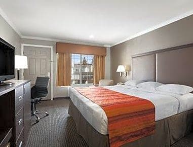 Super 8 by Wyndham Mountain View