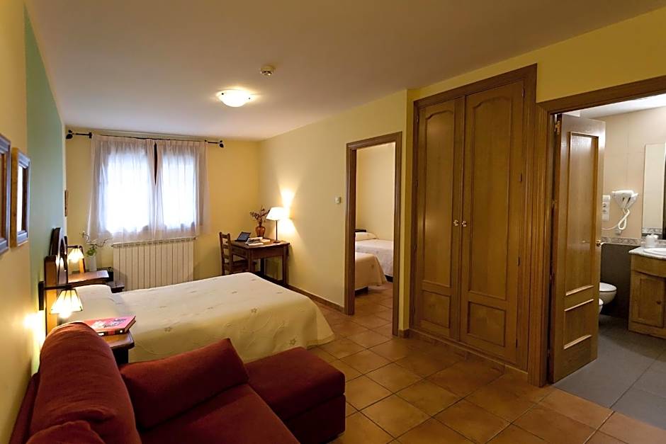 Complejo Turístico Bielsa Hotel y camping