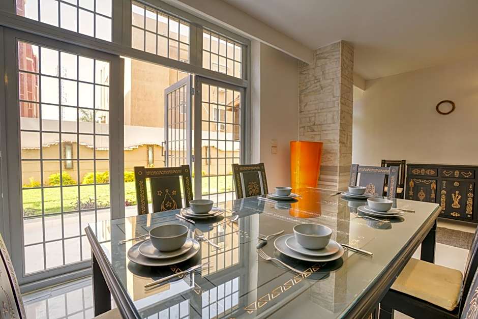 Spacious Garden Duplex near JW Marriott