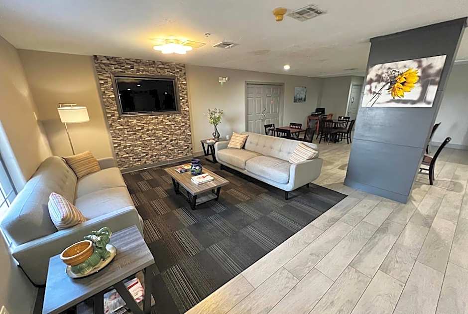 Super 8 by Wyndham Sealy