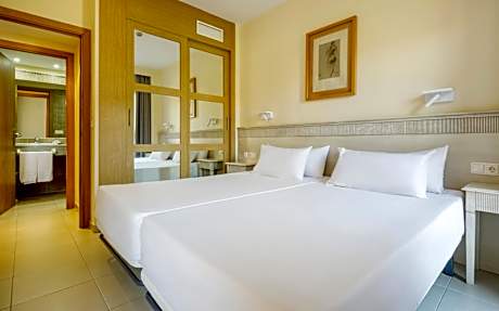 Two-Bedroom Apartment (5 Adults)