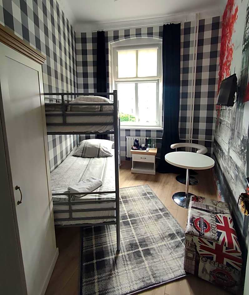 Hostel Night o'clock