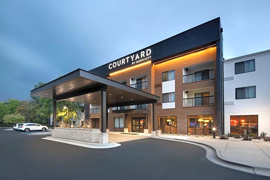 Courtyard by Marriott Grand Rapids Airport