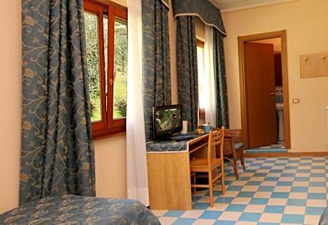 Twin Room with Mountain View