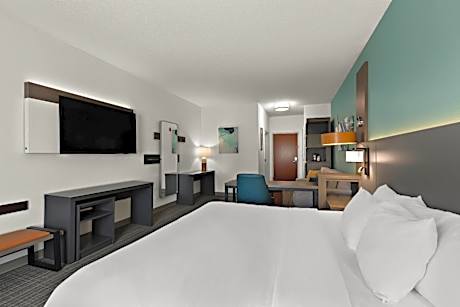 King Suite - Non-Smoking