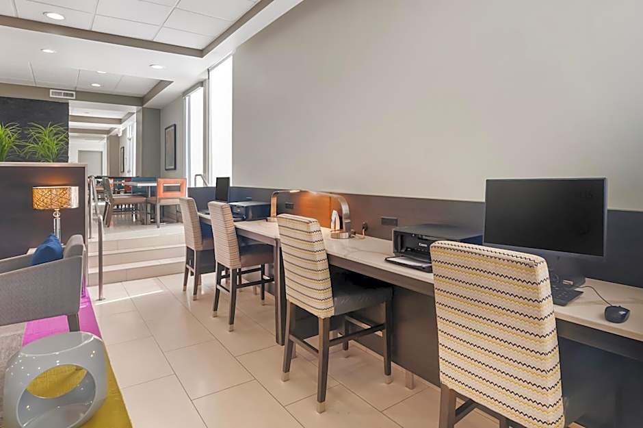 Best Western Plus Commerce Hotel