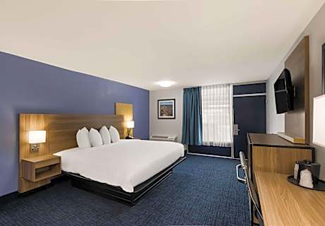 King Rom with Kitchenette - Non-Smoking