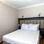 Moonshine Hotel & Suites