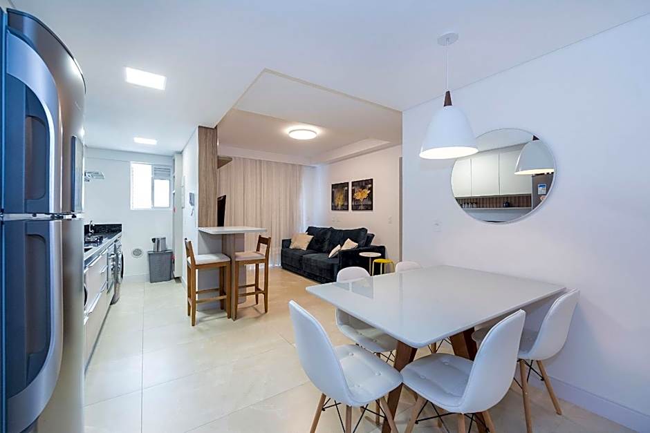 Terrazzo 402B - Apartamento 02 suítes - Acomoda até 06 pessoas - À poucos metros da praia de Bombas - (Consultar serviços de roupa de cama e banho)