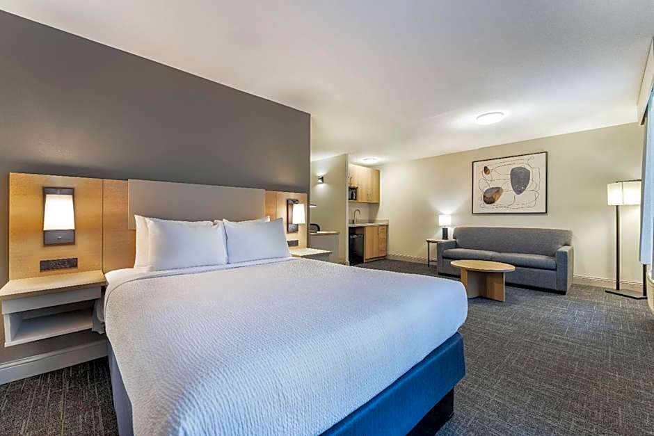 Days Inn & Suites by Wyndham Thunder Bay